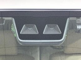 【スマートアシスト】走行中に前方の車両等を認識し、衝突しそうな時は警報とブレーキで衝突回避と被害軽減をアシスト。より安全にドライブをお楽しみいただけます。