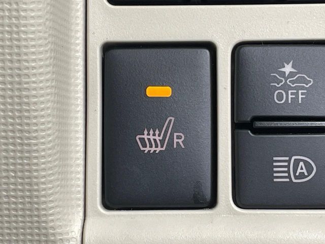 【シートヒーター】寒い日に重宝するシートヒーター！エアコンより早く温まってくれるので寒がりの人も安心ですね♪エアコンの温風は乾燥するから苦手、という方にもをおすすめです。