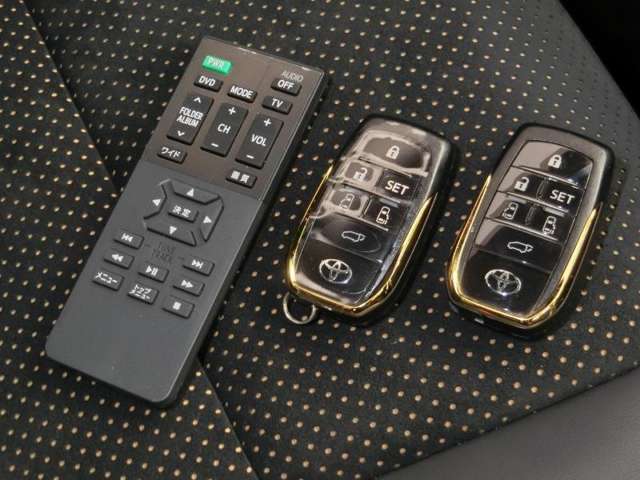 スマートキーです。ポケットなどキーが近くに有れば、エンジンの始動が出来ます。