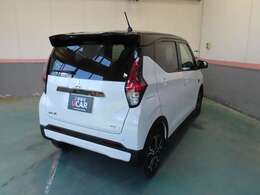 プライバシーガラスで強い日差しもカット■暑い夏の日でもエアコンが良く効き、大切なお荷物も外から見えにくいです★