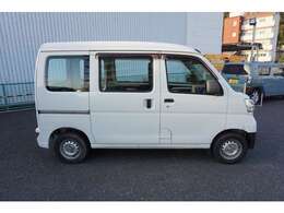 こだわりの修復歴なし車メインの厳選仕入れ・内装クリーニングに関しても力を入れております。禁煙車率常時9割以上達成しております。