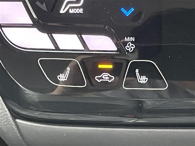 【シートヒーター】シートを温めてくれる暖房機器です！長時間座っていると負担が掛かりやすい背中や腰、または冬場などの寒い日に冷えやすい脚部に快適なぬくもりを伝えます。