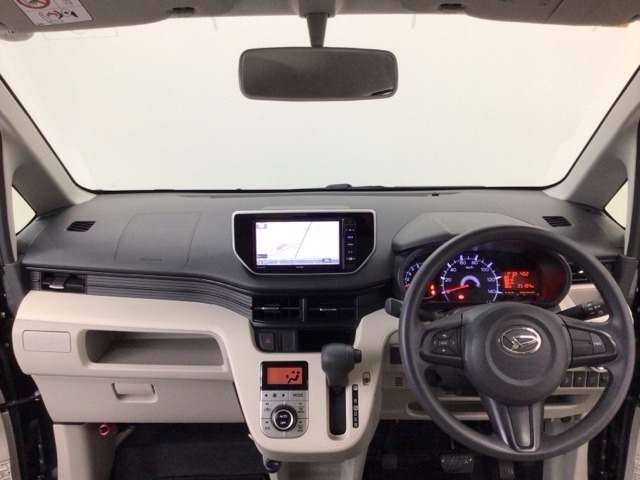 【前方視界】開放的な前方視界！運転がしやすく疲れにくいです♪窓が大きく、見通しがとっても良いおクルマですよ♪