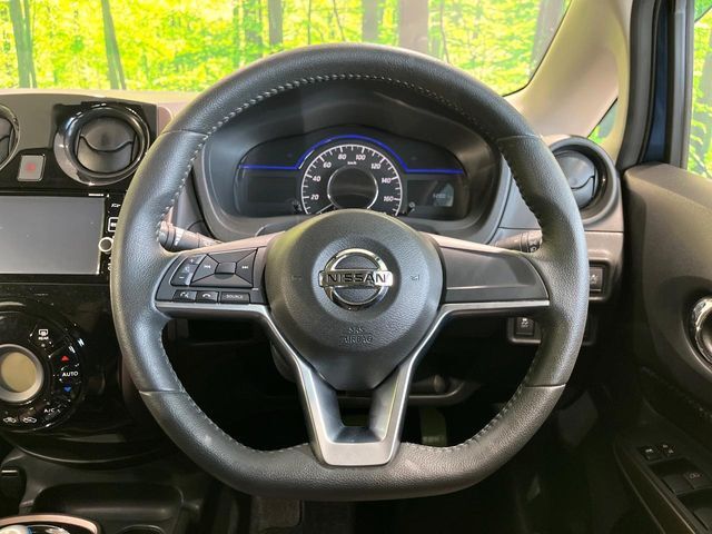 【ステアリングスイッチ】運転中、前方から目線をそらすことなく、オーディオ等の操作が可能な便利機能！安心＆快適なドライブを演出してくれます♪