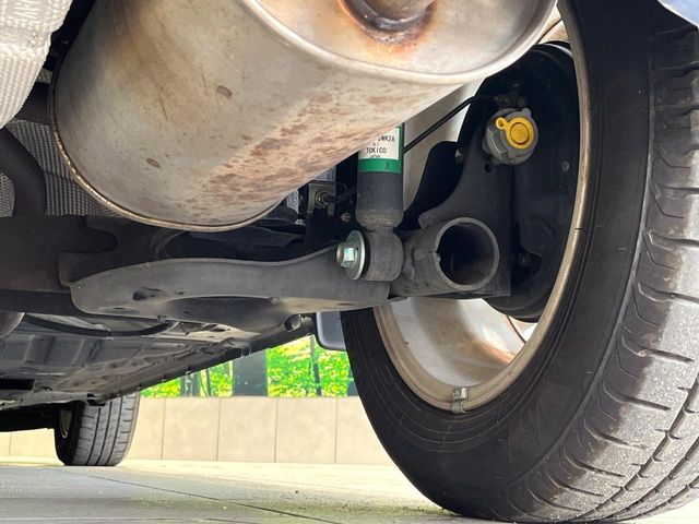 お車を安心してお乗りいただく為には、足回りの定期点検が欠かせません。サービスサポート（有償保証）では無料点検もご提供しており、安心のカーライフをお過ごしいただけるサポート体制が整っています。