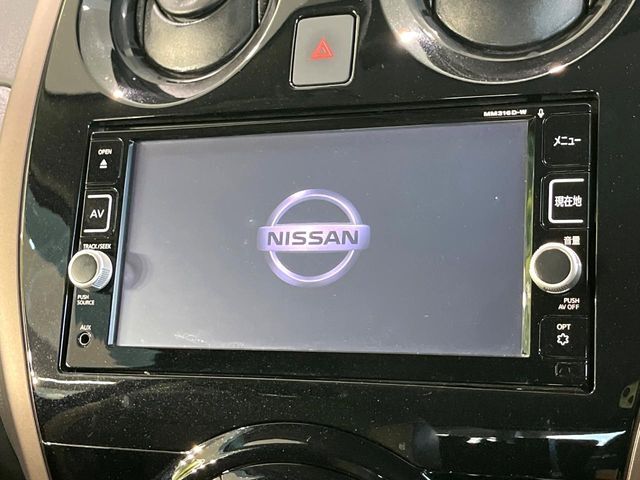 【純正ナビ】人気の純正ナビを装備。オーディオ機能も充実しており、Bluetooth接続すればお持ちのスマホやMP3プレイヤーの音楽を再生可能！毎日の運転がさらに楽しくなります！！