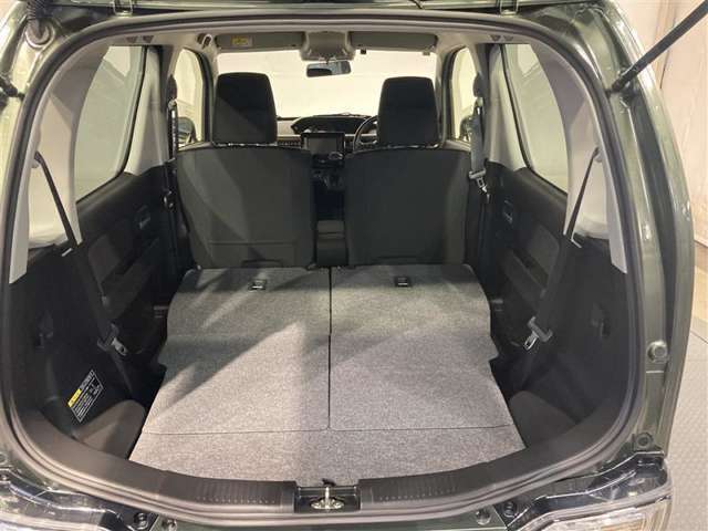 スライドリヤシートを前にずらした分だけ、荷物を置ける空間が拡大☆お買い物の荷物もたっぷり載せられます！