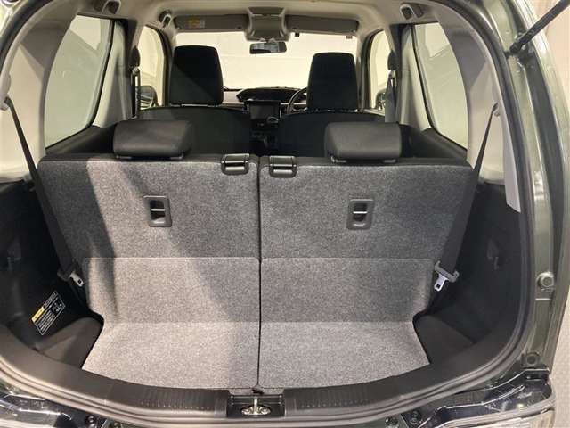 バックドアを開けると荷物スペースです！