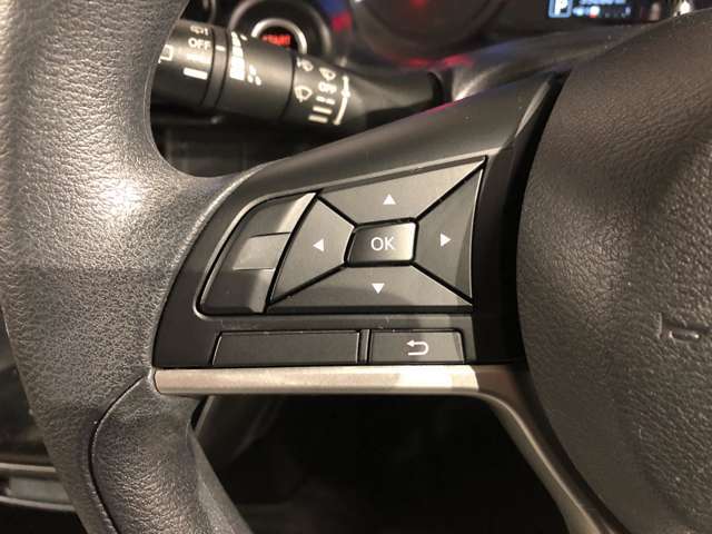 運転中便利なステアリングスイッチ付きです☆