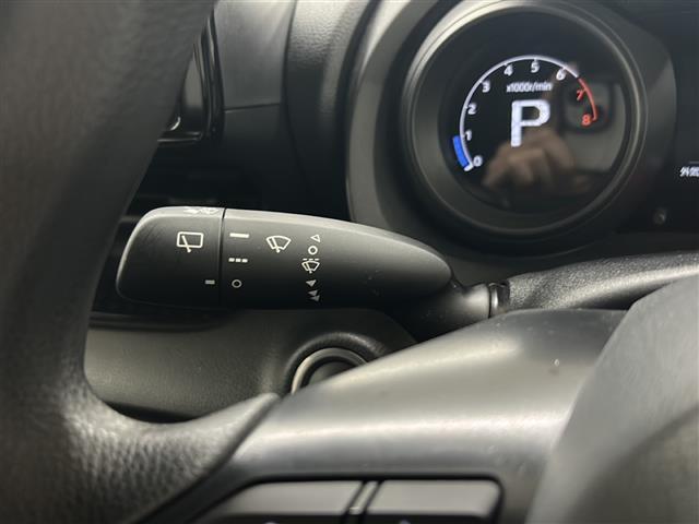 【運転席操作部】『運転席周辺の装備』の画像になります。快適なドライブを楽しむための機能が装備されています！運転席から触れるので使いやすいです！