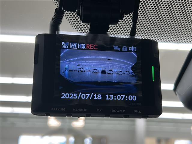 【バックミラー】『バックミラー周辺』の画像になります。写真の内容に関してご不明点、ご質問等がございましたらお気軽にガリバー店舗までお問い合わせください。