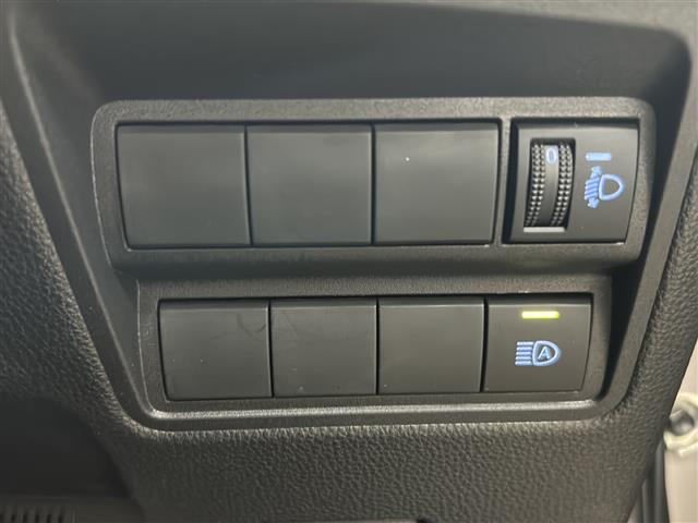 【運転席操作部】『運転席周辺の装備』の画像になります。快適なドライブを楽しむための機能が装備されています！運転席から触れるので使いやすいです！