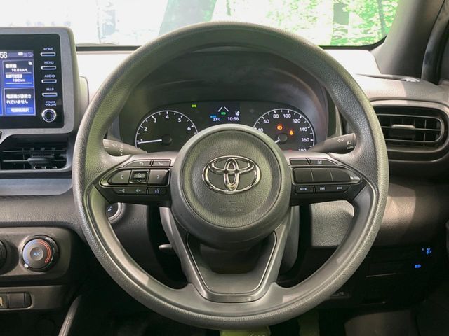 インテリアに合わせたデザインのステアリングは、運転される方のことも考え、運転しやすい形状、大きさです。是非一度、実際に触ってお確かめください。