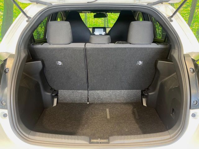 普段のお買い物や通勤、送迎等に十分な荷室スペースを確保しております。セカンドシートを倒すと、大きな荷物の積載も可能です♪