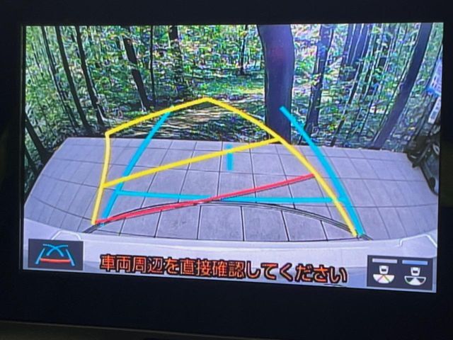 【バックカメラ】駐車時に後方がリアルタイム映像で確認できます。大型商業施設や立体駐車場での駐車時や、夜間のバック時に大活躍！運転スキルに関わらず、今や必須となった装備のひとつです！