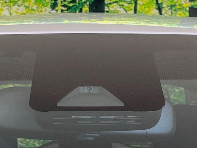 【トヨタセーフティセンス】走行中に前方の車両等を認識し、衝突しそうな時は警報とブレーキで衝突回避と被害軽減をアシスト。より安全にドライブをお楽しみいただけます。