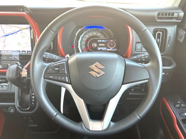 【純正革巻きステアリング】上質な革を使用することで、手にしっかり馴染みとても運転しやすいハンドルです♪