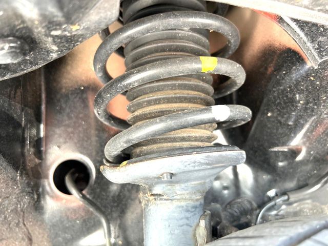 お車を安心してお乗りいただく為には、足回りの定期点検が欠かせません。サービスサポート（有償保証）では無料点検もご提供しており、安心のカーライフをお過ごしいただけるサポート体制が整っています。