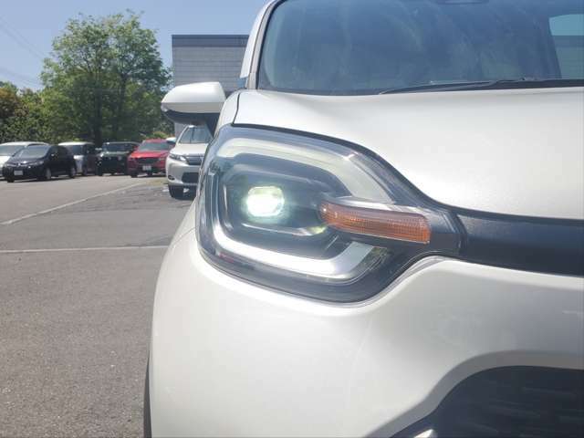 ◆LEDヘッドライト☆最近採用車種が増えてきたヘッドライト。HIDよりも省電力で長寿命！白く明るく、視認性の良い先進のヘッドライトです！！