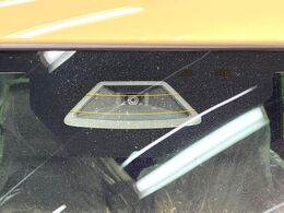 【スズキ　セーフティサポート】走行中に前方の車両等を認識し、衝突しそうな時は警報とブレーキで衝突回避と被害軽減をアシスト。より安全にドライブをお楽しみいただけます。