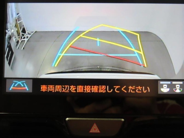バックモニター搭載で車庫入れ安心！バック中の死角部分がモニターに映し出されるので安全性もアップ！