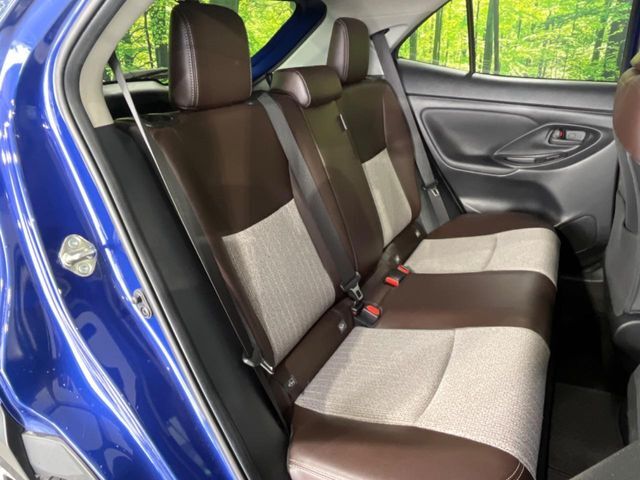 後部座席も気になるようなキズ・汚れやへたり等、大きなダメージはなく、良好な状態です。