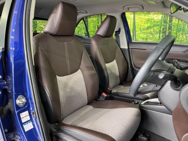 運転席シート廻りは使用感も少なく、良好な状態となっています。前オーナー様が丁寧に使っていたことがよくわかりますね。