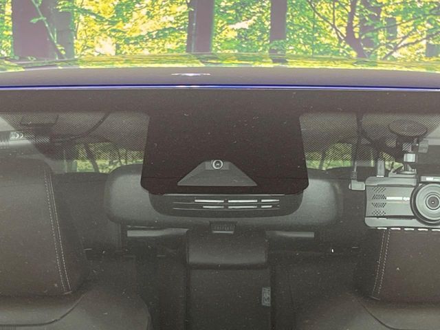 【トヨタセーフティセンス】走行中に前方の車両等を認識し、衝突しそうな時は警報とブレーキで衝突回避と被害軽減をアシスト。より安全にドライブをお楽しみいただけます。