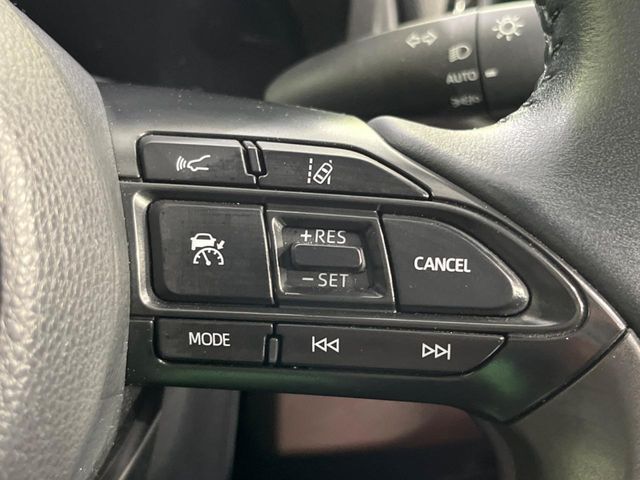 【レーダークルーズコントロール】高速道路での長距離走行が楽に！！自動で速度を保つクルーズコントロールが、衝突軽減システムと連携し、前方の車両を感知して車間を保つように速度調節してくれます！！