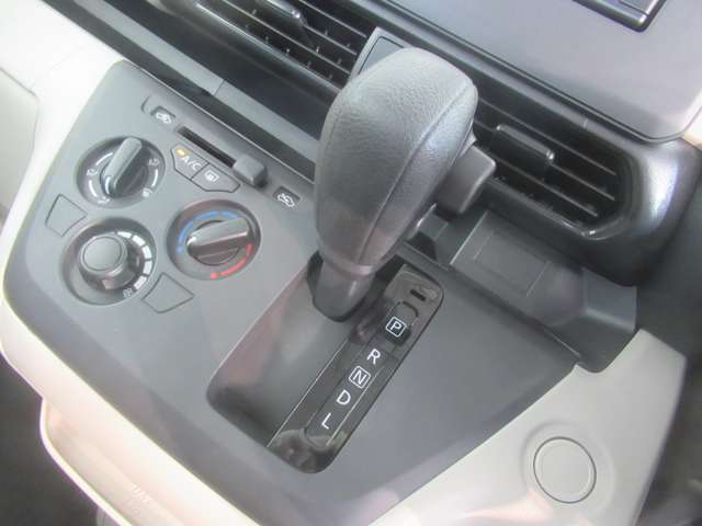 日産正規ディーラーですので、ご納車前整備の交換部品は純正の新品パーツで行われますのでご安心頂けるかと思います！