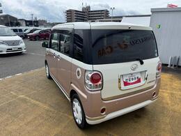 リヤドア・リヤクォーター・バックドアウィンドウにスモークドガラスを採用