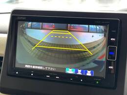 【バックカメラ】駐車時に後方がリアルタイム映像で確認できます。大型商業施設や立体駐車場での駐車時や、夜間のバック時に大活躍！運転スキルに関わらず、今や必須となった装備のひとつです！