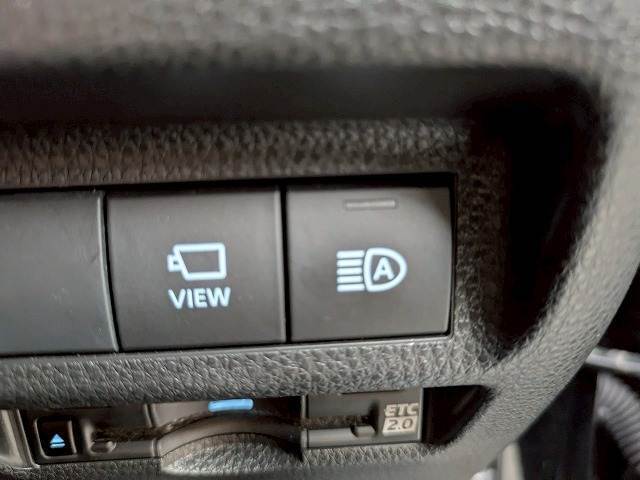 【全周囲モニター】を装備しております。リアの映像がカラーで映し出されますので日々の駐車も安心安全です。