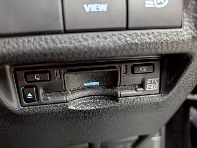 【ビルトインETC】で高速道路もスムーズに乗り降り可能で、ご納車直後からの遠距離ドライブも可能です。