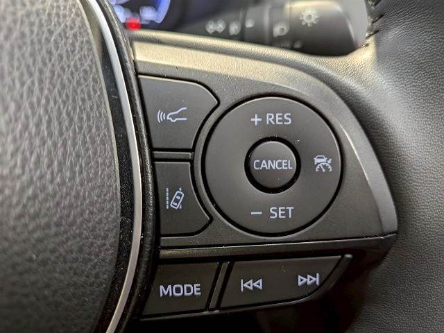 【レーダークルーズコントロール】追従型クルーズコントロールは、レーダーやビデオカメラが前方の車の状況を検知し、状況に合わ