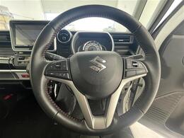 【ハンドル】軽い力で扱いやすいハンドルです。目立つ傷やスレなどなく綺麗な状態です！除菌プランいれていただくとさらに快適に！清潔なお車はお子様にも安心ですね！