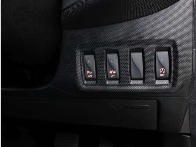 レーダーセンサーにより先行車との車間距離をモニターし、衝突のおそれが生じた際にディスプレイ表示と音により警告する「衝突警告音機能」や、アイドリングストップを行う「ECOスタートストップ機能」も装備。