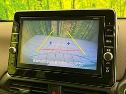 【バックカメラ】駐車時に後方がリアルタイム映像で確認できます。大型商業施設や立体駐車場での駐車時や、夜間のバック時に大活躍！運転スキルに関わらず、今や必須となった装備のひとつです！