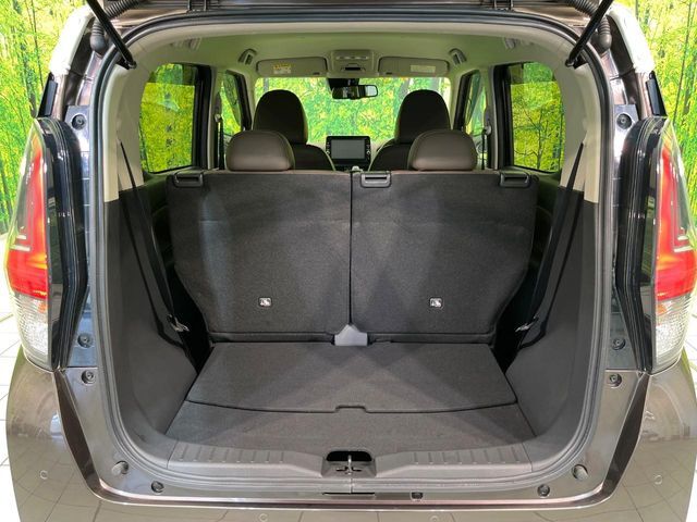 普段のお買い物や通勤、送迎等に十分な荷室スペースを確保しております。セカンドシートを倒すと、大きな荷物の積載も可能です♪