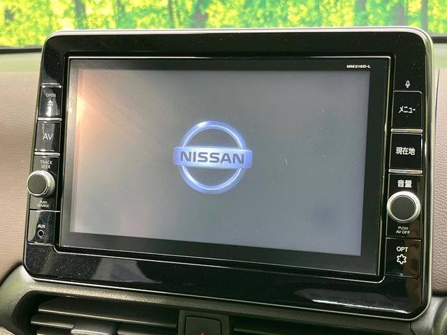 【純正9型ナビ】人気の純正ナビを装備しております。ナビの使いやすさはもちろん、オーディオ機能も充実！キャンプや旅行はもちろん、通勤や買い物など普段のドライブも楽しくなるはず♪