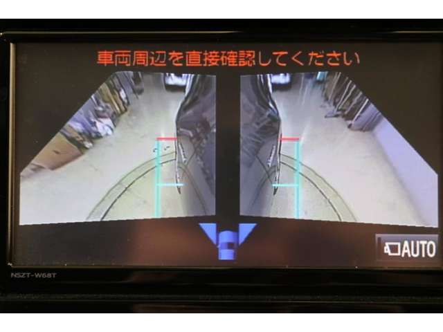 左右側面カラーモニターも装備。駐車枠や隣のクルマなど周囲との位置関係がよくわかり、駐車しやすいですよ。運転席からは目視できない助手席側の側面も見えますので、路肩に幅寄せする際なども安心です。