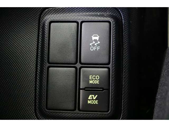 ECOモードはエアコンの利きなどを抑え、低燃費で走れるようにサポートします。EVモードはモーターのみで動くので、夜間などの静かに走行したい時に便利です。（EVモードは一定速度を超えると解除されます）