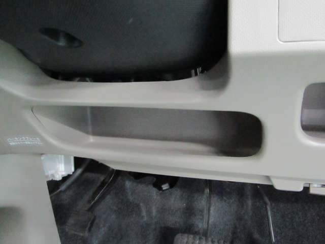 運転席側 小物入れ