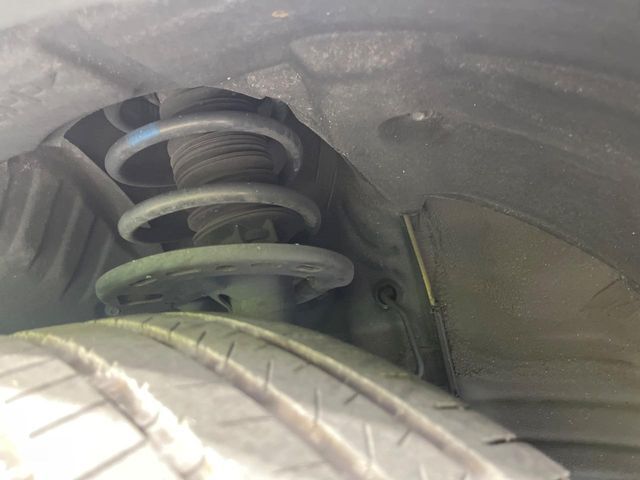 お車を安心してお乗りいただく為には、足回りの定期点検が欠かせません。サービスサポート（有償保証）では無料点検もご提供しており、安心のカーライフをお過ごしいただけるサポート体制が整っています。