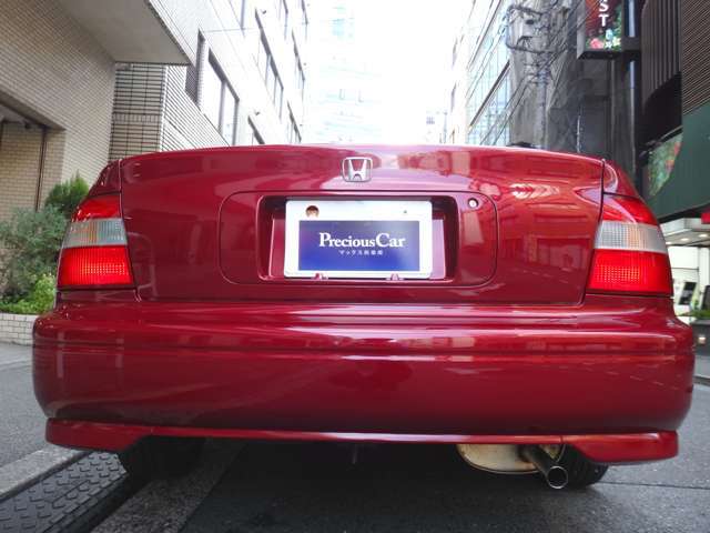 CD7のコンセプトは…クラストップの高級感に加えてクルマそのものが醸し出す濃密な存在感にあります。外観を慈しみながら…ひとたび車内に乗り込んだ瞬間から、発売当時にタイムスリップしていただけます。