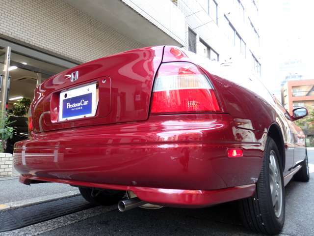 引き締まった精悍なスタイリングに…自他ともに認める高い運転性能と居住性を秘め、スポーツクーペの頂点に君臨した…アコードUSクーペ Vi。往年のホンダ渾身の名車を是非ご自身の眼でお確かめ下さい。