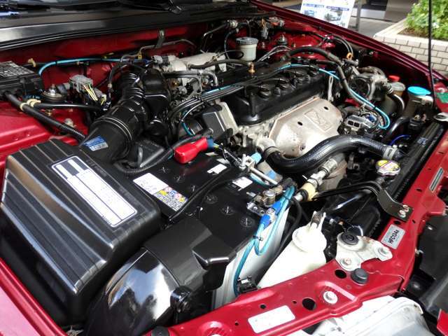 カタログ値145psを5500rpmで発揮する…名機F22B自然吸気エンジン。ダイレクトに吹け上がる2。2リットル直列4気筒VTECエンジンは、ファン垂涎のエンジンサウンドを奏でてくれます。