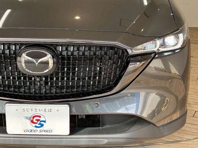 LEDヘッドライト搭載。夜道も明るく照らします。