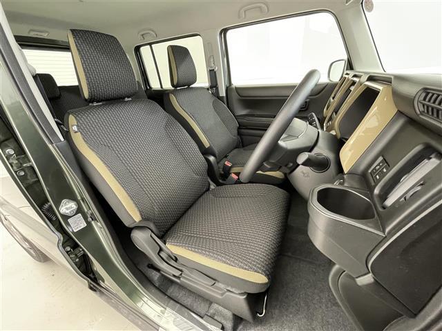 【運転席】座り心地が良いシートなので長時間の運転でも快適にお過ごしいただけます。新品のフロアマットのご注文も可能です。掲載箇所以外にご希望の写真がございましたらお気軽にお問い合わせ下さい。