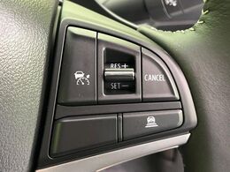 【アダプティブクルーズコントロール】高速道路での長距離走行が楽に！！自動で速度を保つクルーズコントロールが、衝突軽減システムと連携し、前方の車両を感知して車間を保つように速度調節してくれます！！